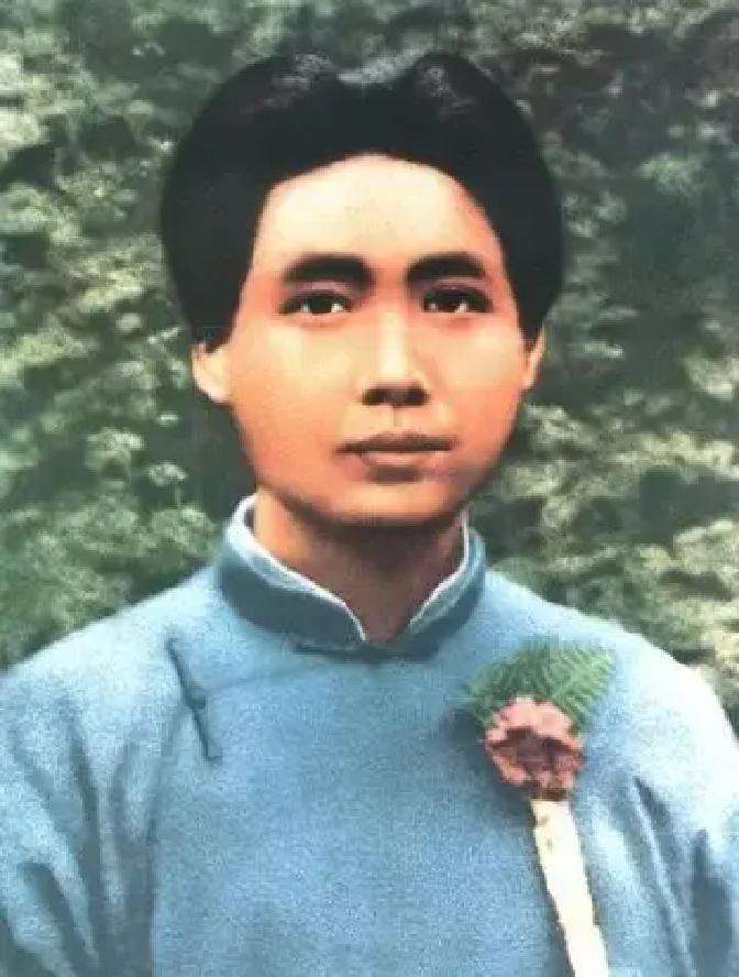 1958年，毛主席在中南海和赫鲁晓夫大吵了一架。毛主席吼道：“我们还有主权吗？有本事你给我拿着！”
 
会谈室里静了几秒，只听见茶杯轻轻放回碟子的声音。赫鲁晓夫脸上的笑容僵着，手指在桌沿上敲了敲，又停住。他看向翻译，等那句话被完整译过去。
 
“毛泽东同志，”赫鲁晓夫说，声音压着，“我们是在谈合作。