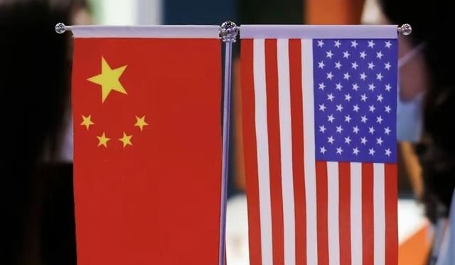 德国专家曾说，中美不打仗的原因很简单 —— 中国导弹把美军在亚太的基地全给锁死了。中美两个大国为什么竞争激烈，却始终没有走到正面军事冲突那一步？有人说是经济账，有人说是核威慑，也有人把目光盯在西太平洋那一串美军基地上。过去这些基地像伸到中国家门口的拳头，如今却有了另一层身份：一旦局势失控，它们也是地