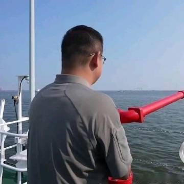 《海警水炮实测，高压水流瞬间喷射，非致命执法利器太震撼》海警水炮实测...
