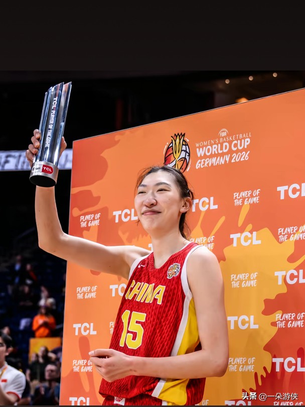 韩旭入选世界杯最佳阵容二阵
2026女篮世界杯结束，韩旭入选最佳阵容二阵，中国女篮最终位列第七名。
韩旭出战5场比赛，场均登场29.9分钟，得到18.8分10.8篮板2助攻，投篮命中率52.7%、三分命中率52.4%、罚球命中率83.3%。
命中率过半，三分也能投进一半以上
这一串数据，是中国女篮中