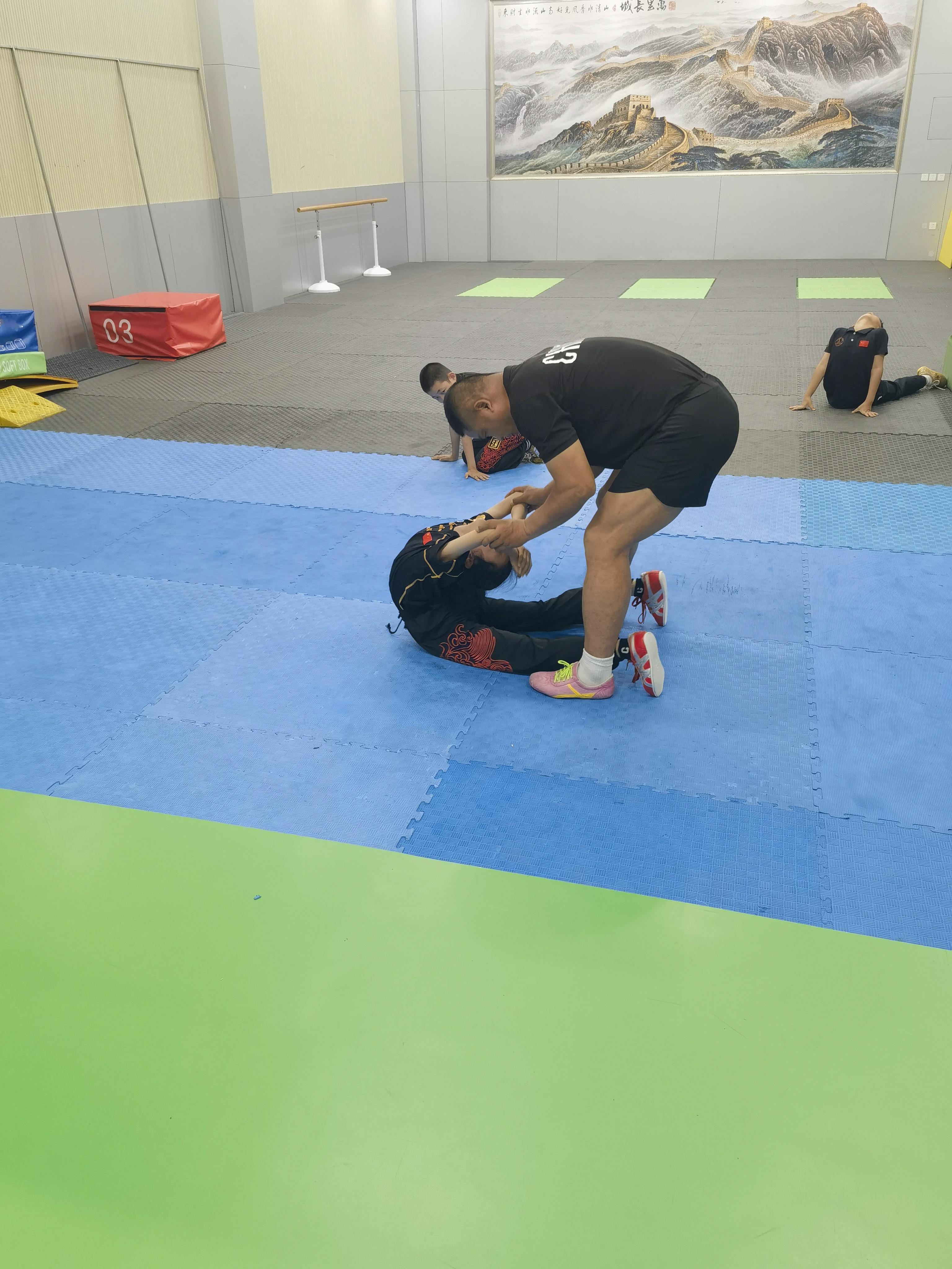 每一次的挥汗如雨都是为了自己的身体更加健康强壮！加油吧！