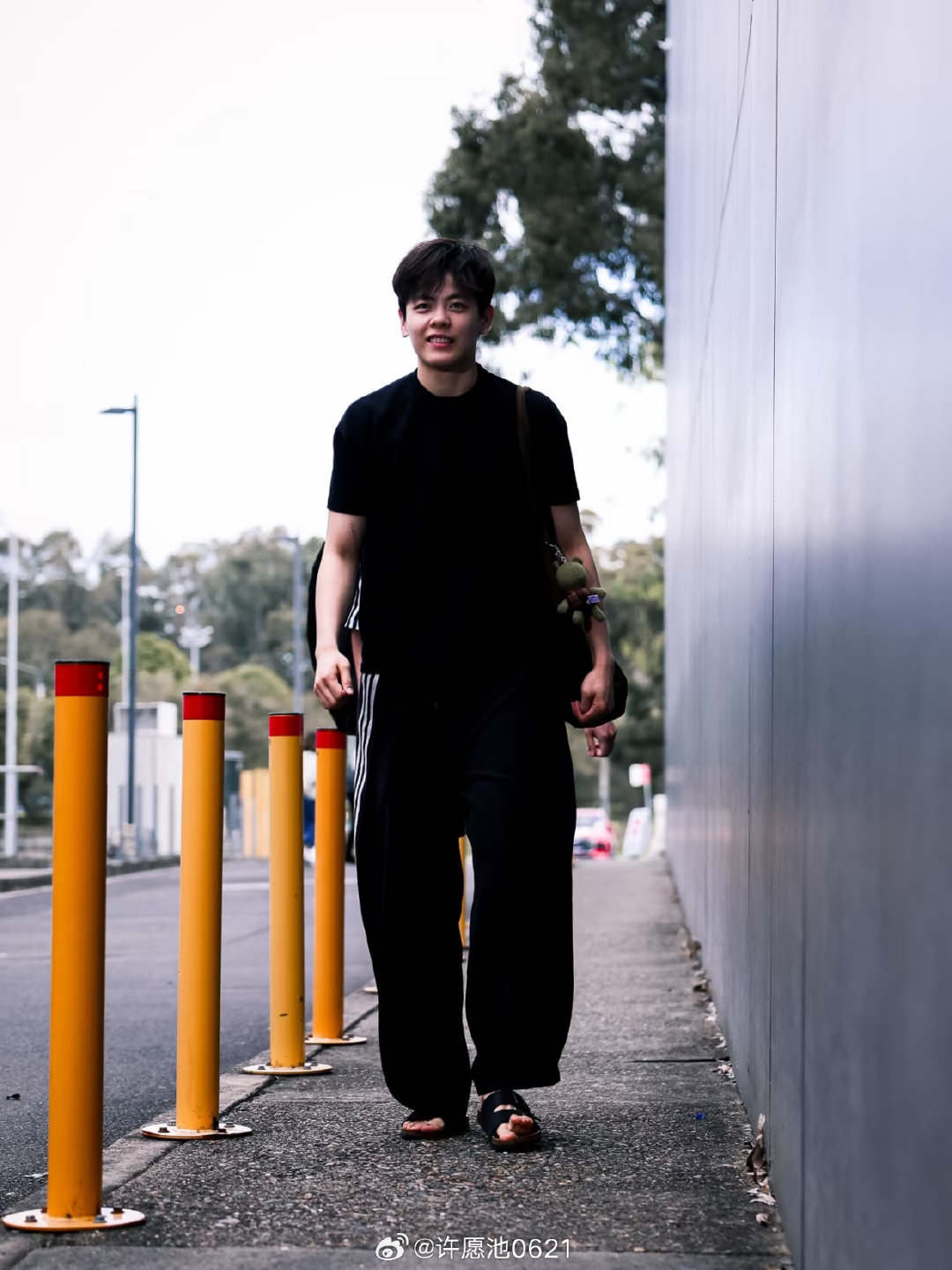 #杨舒予[超话]# 晚安💤
原来今天上班背的是我的同款[馋嘴]
脚趾都在用力[揣手]
#杨舒予##杨舒予晚安##牧ysy日记# ​