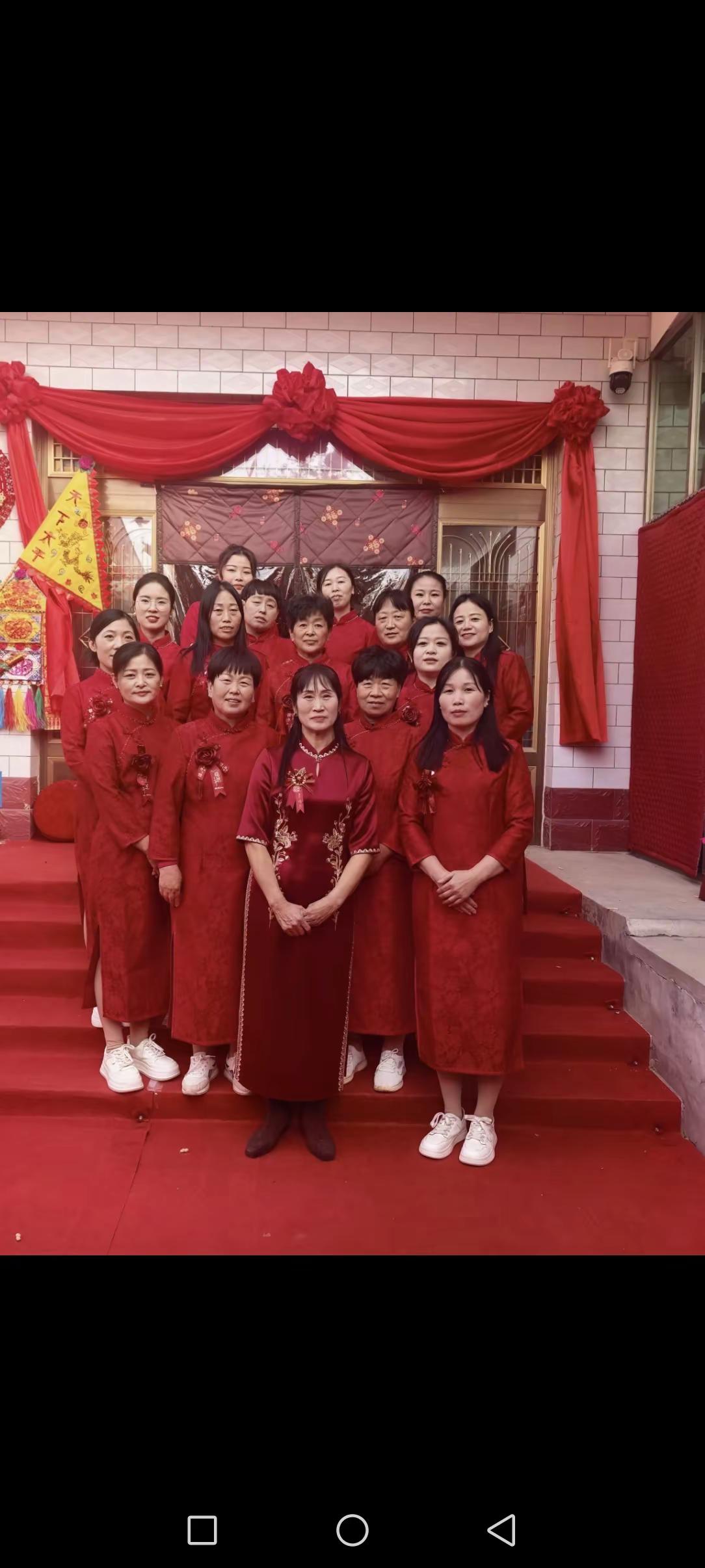 <p>旗袍美女 <!--{img:0}--><!--{img:1}--...