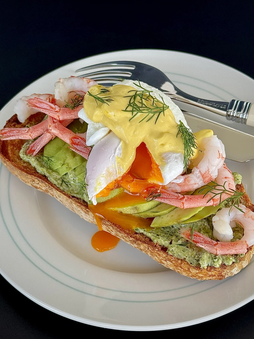 看图做brunch！双重芥末甜虾青酱三明治