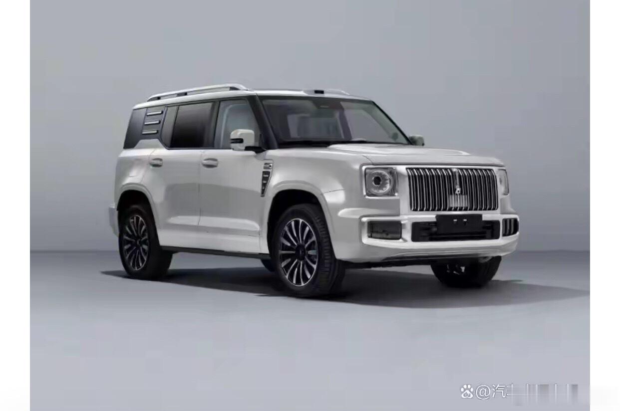 魏牌第二代蓝山：从“奶爸车”到“方盒子”，转型能成吗如果说T09是在既有赛道上加码，那魏牌第二代蓝山的变化就是换了一条路走。现款蓝山是家用六座SUV的定位，到了第二代，整车造型彻底转向硬派“方盒子”风格，配了直瀑式格栅、复古圆形大灯、侧开式尾门和外挂备胎。尺寸方面，六座版车长5300mm，车 ​