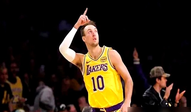 季后赛的神仙投手，真的靠谱吗？    湖人射手肯纳德，前两场三分命中率...