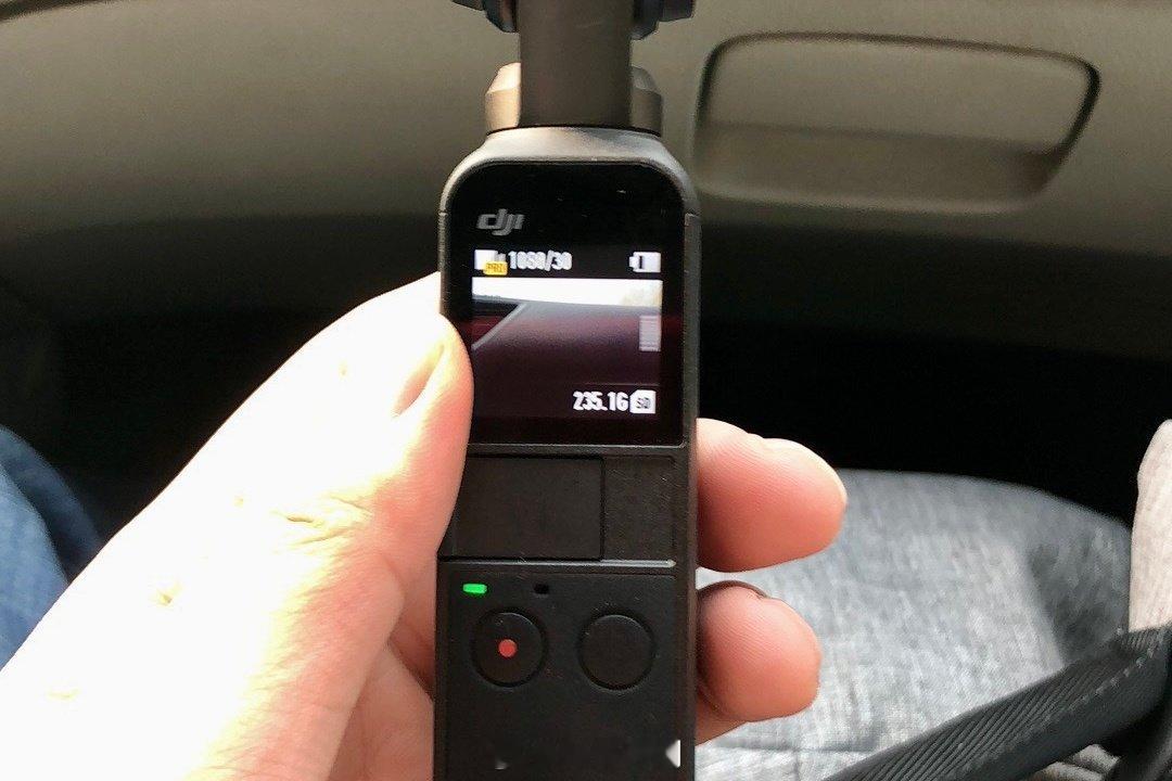 这大概是18年还是19年买的，应该是初代大疆Pocket。 ​
