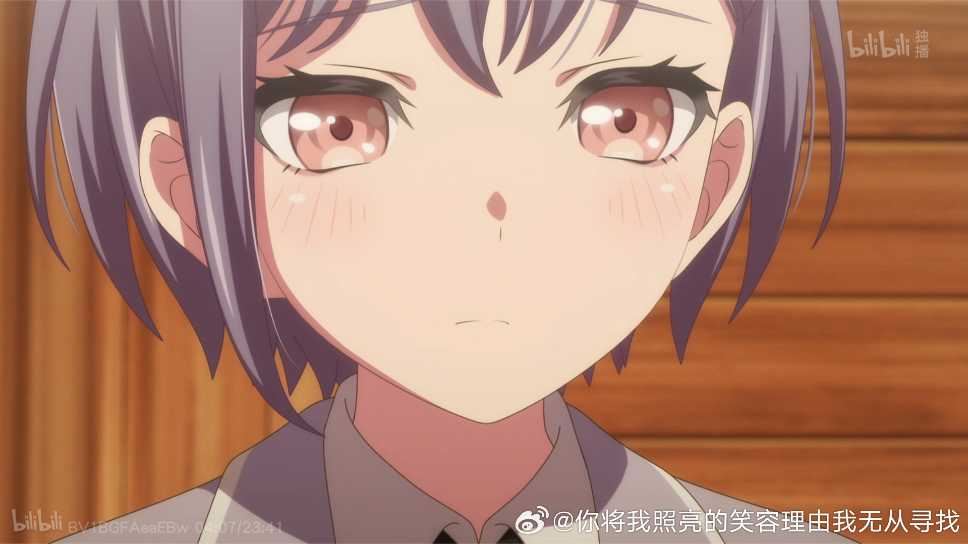 感觉这个小宝宝一直在皱眉 ​