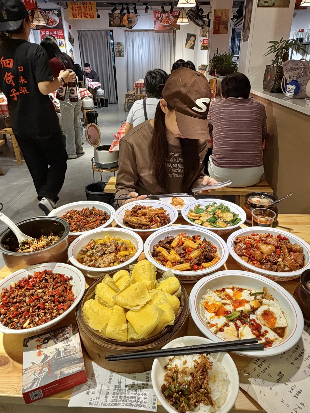 感谢何 老师🥹🥹逛完橘子洲直奔的好好吃！！！