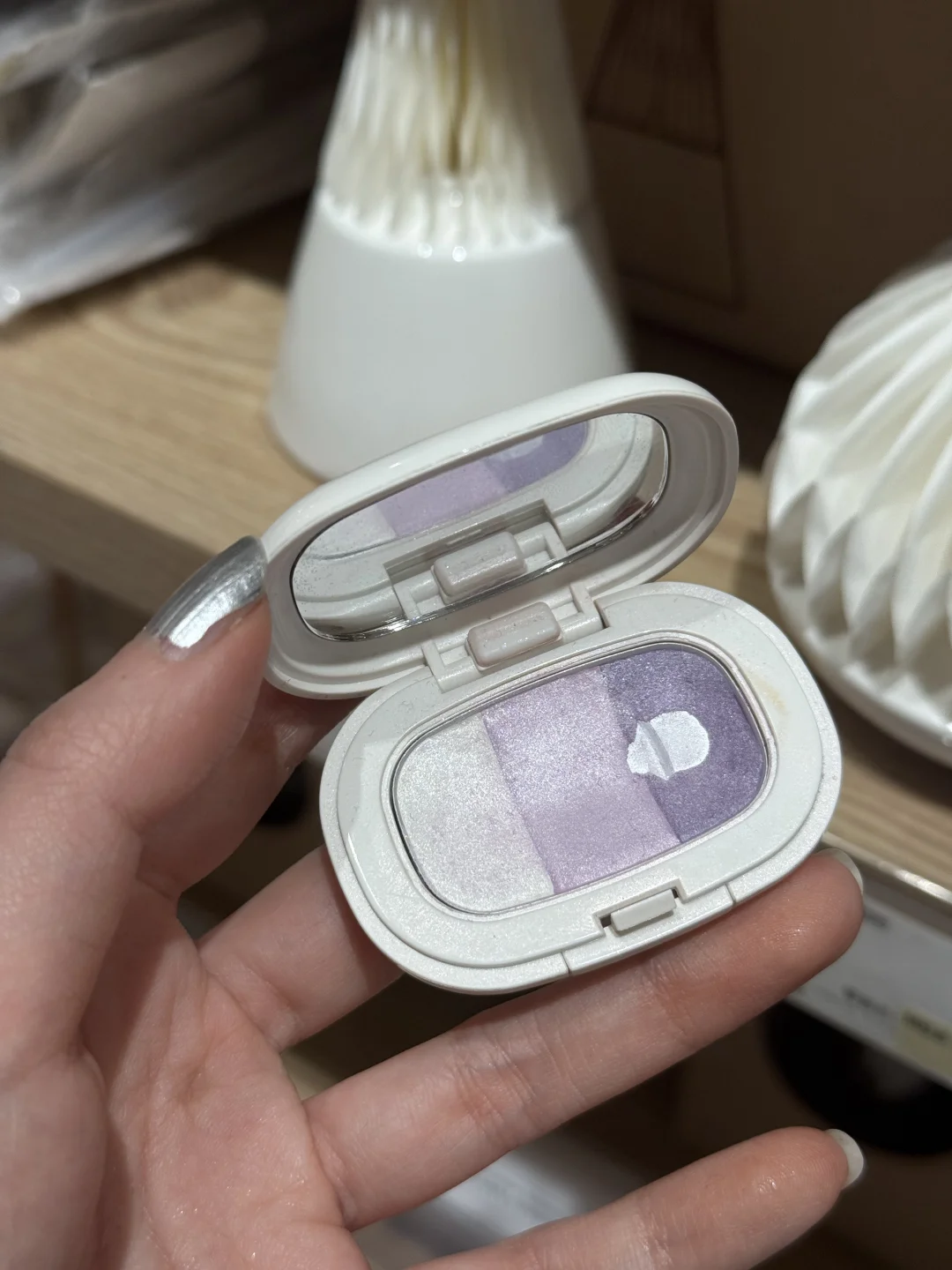 没人发现这个紫色眼影很绝吗？！