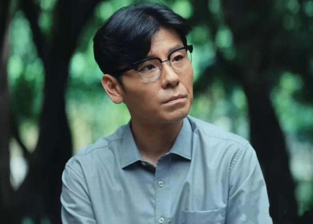 双料影帝蒋奇明狠狠打脸内娱：资本硬捧的流量，真的该醒醒了