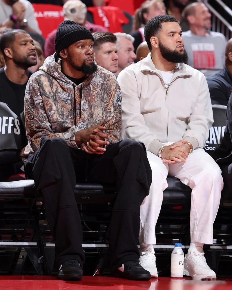 火箭更衣室彻底炸了，杜兰特竟用小号痛骂申京“不会投篮”，史密斯“根本信...