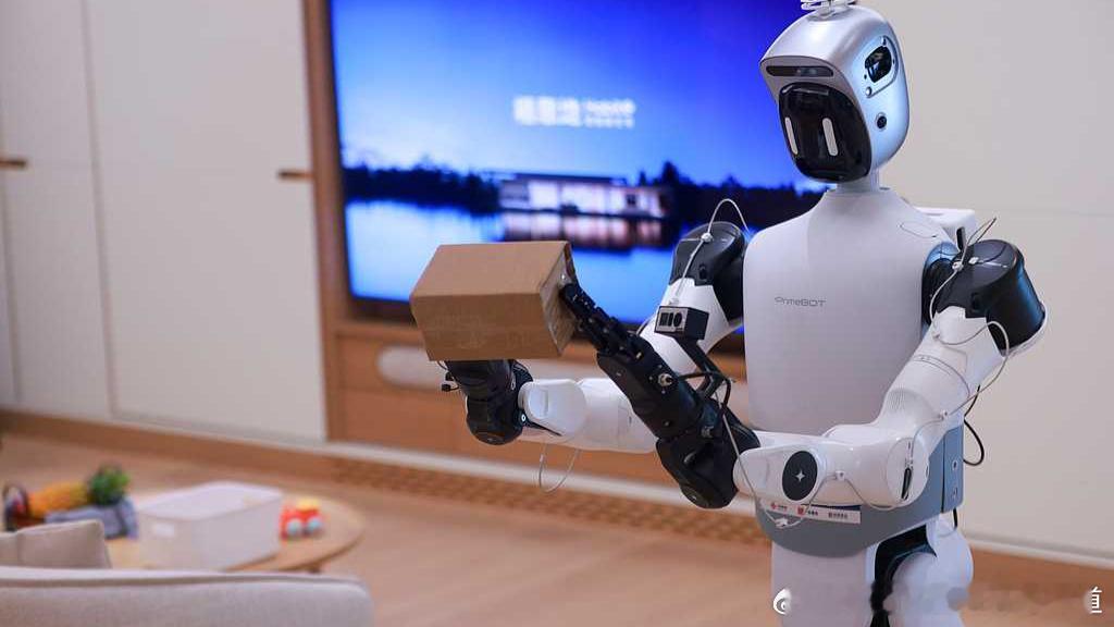 【从“跑得快”到“能干活”：人形机器人的成年礼｜Del "correr rápido" al "saber trabajar": la mayoría de edad de los robots humanoides】Cuando 2056 robots se reunieron en las instalaciones de la Cinta de Hielo de Beijing, los II Juegos Mundiales de Robots Humanoides dejaron de ser  ​