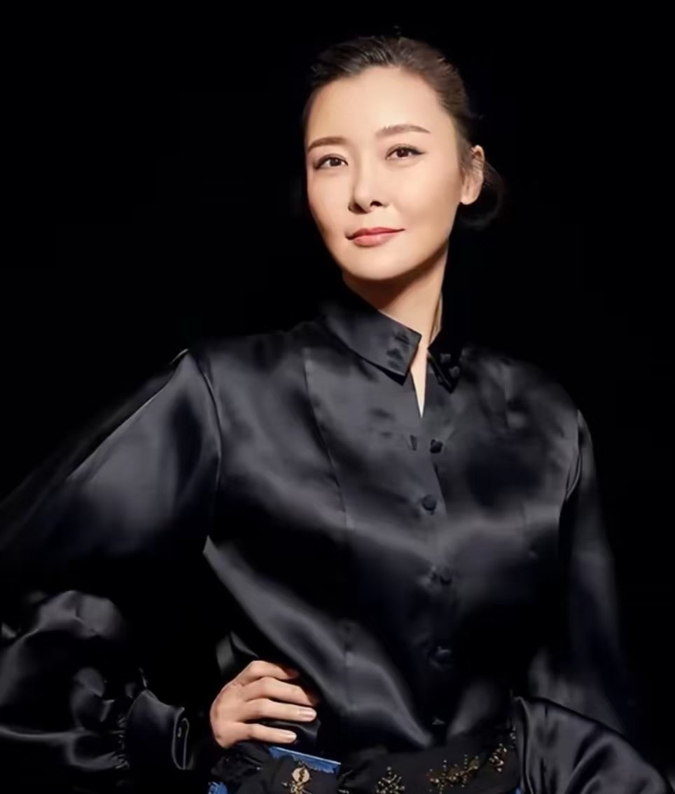 近日，演员柯蓝在采访中回应老友吴大维“赶紧生一个”的调侃，一句“无儿无女是我的福报”引发全网热议。  一、事件回放：一句“福报”引爆网络- 采访背景：在与老搭档吴大维的一场轻松互怼的采访中，吴大维调侃