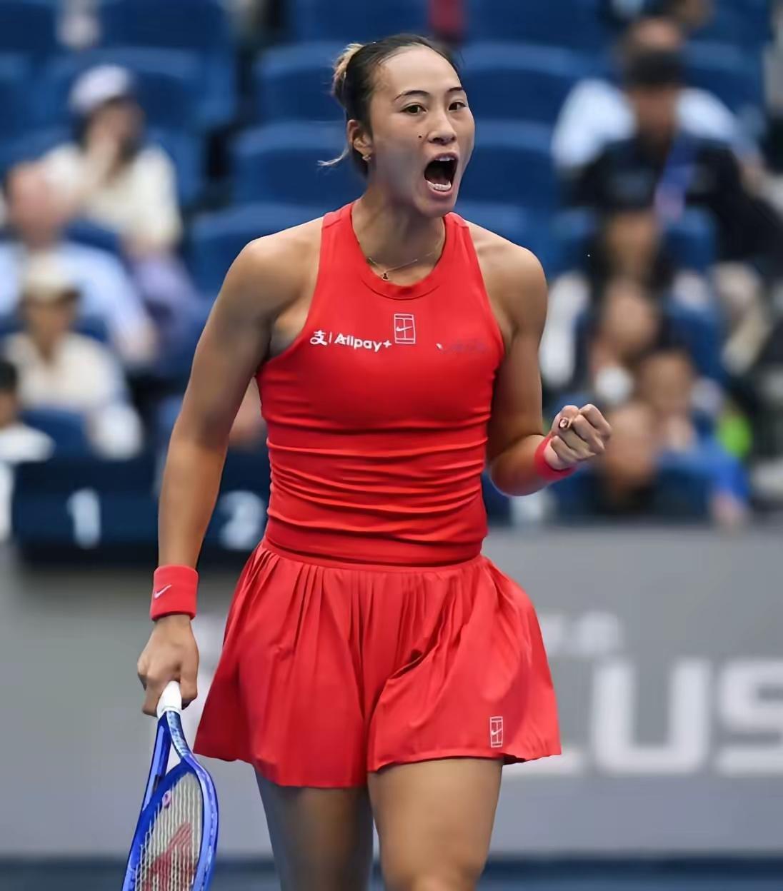 创造历史！郑钦文勇夺中网女单冠军创造历史！郑钦文勇夺中网女单冠军🏆
历史性的时刻，钻石球场见证奇迹！郑钦文2-0击败新科法网冠军安德列娃，拿下中网女单冠军！她成为中网举办以来，第一位本土女单冠军，同时收获个人职业生涯首个WTA1000级别大赛冠军！
这场决赛打得惊心动魄。首盘郑钦文一度陷入被动，接连