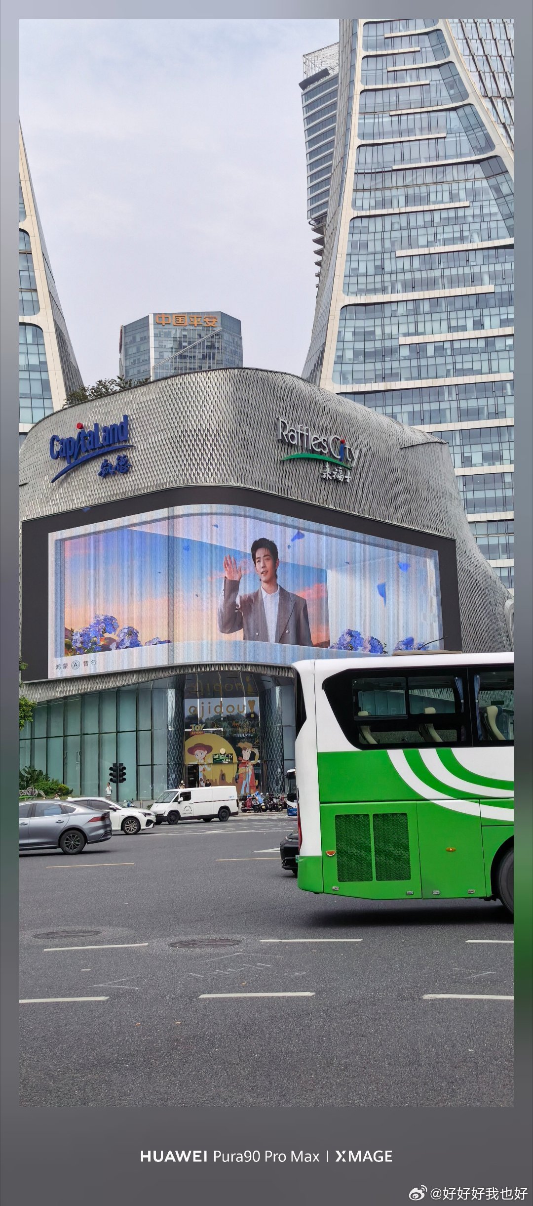 #黄金周广州租车市场迎新一轮消费潮# 黄金周出行观念变了，家庭游客优先选小鹏X9，看重舒适座舱，不再只盯着传统豪华车型。#小鹏X9国庆日租金破千仍被抢空##广州黄金周出游热潮迎新风尚# ​