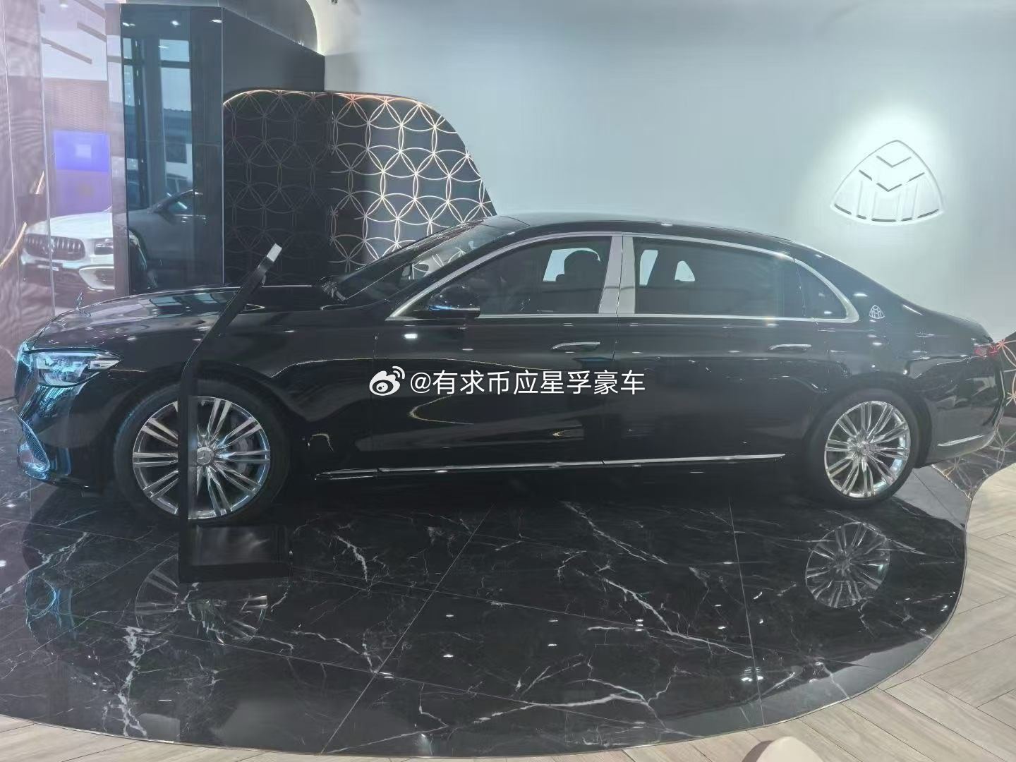 迈巴赫S580e 优惠100万

指导价201.6万

颜色:黑 黑

厂家活动车 5000公里

未上牌 可公户抵税！
最便宜的AMGGLS63 ​