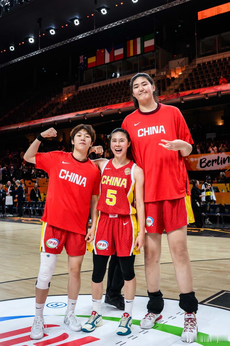 #中国女篮王思雨[超话]#  冲击八强！！！中国女篮🇨🇳加油[努力] ​