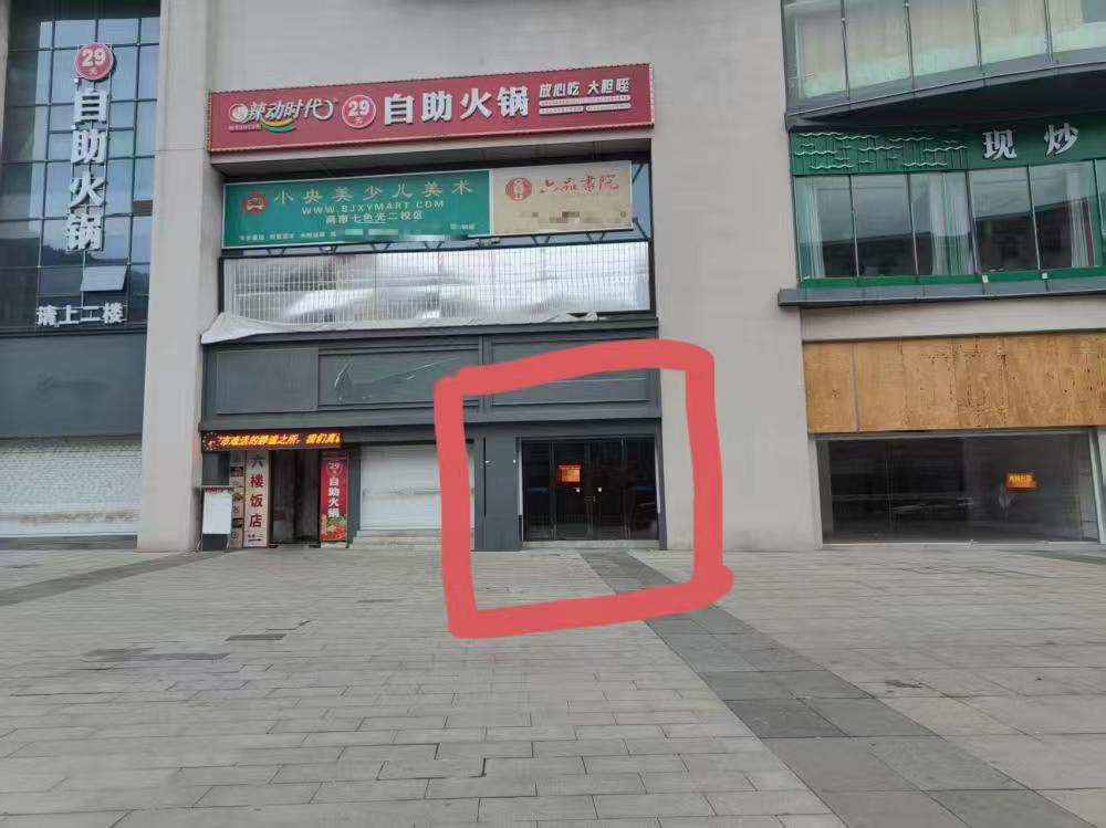 太坑人了！陕西商洛，180平的商铺被开发商拆分成3间，男子花220万买了临街90
