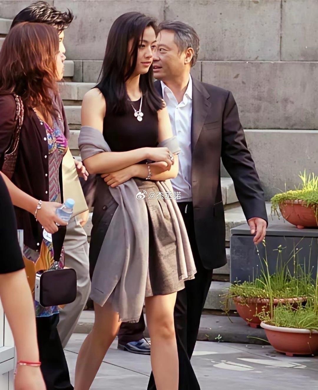 汤唯大学时期生图，终于理解为啥当年李安、梁朝伟一眼就选中她当女主了 ​