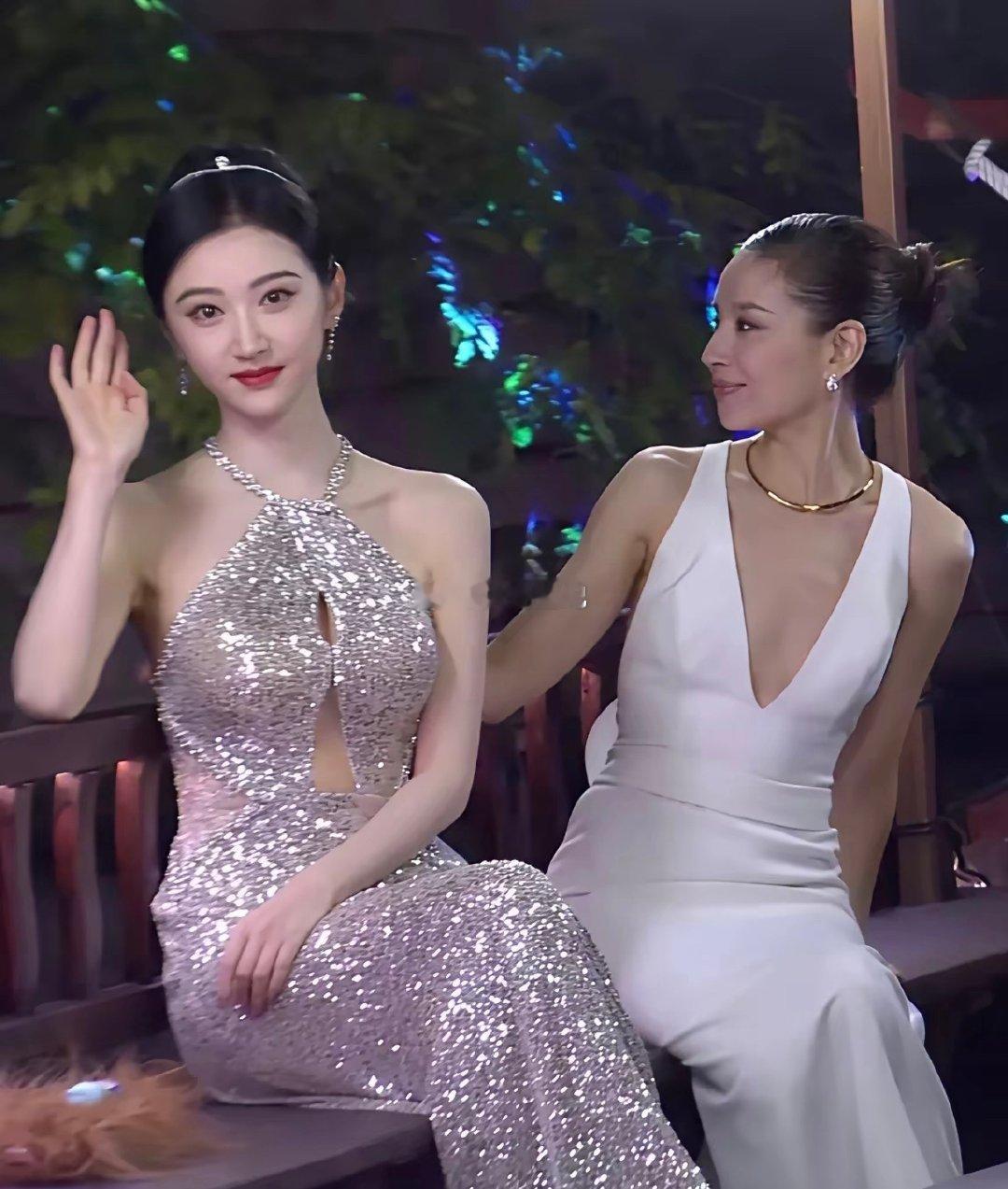 看看景甜和董洁的合影就知道为什么景甜被称为人间富贵花了！ ​