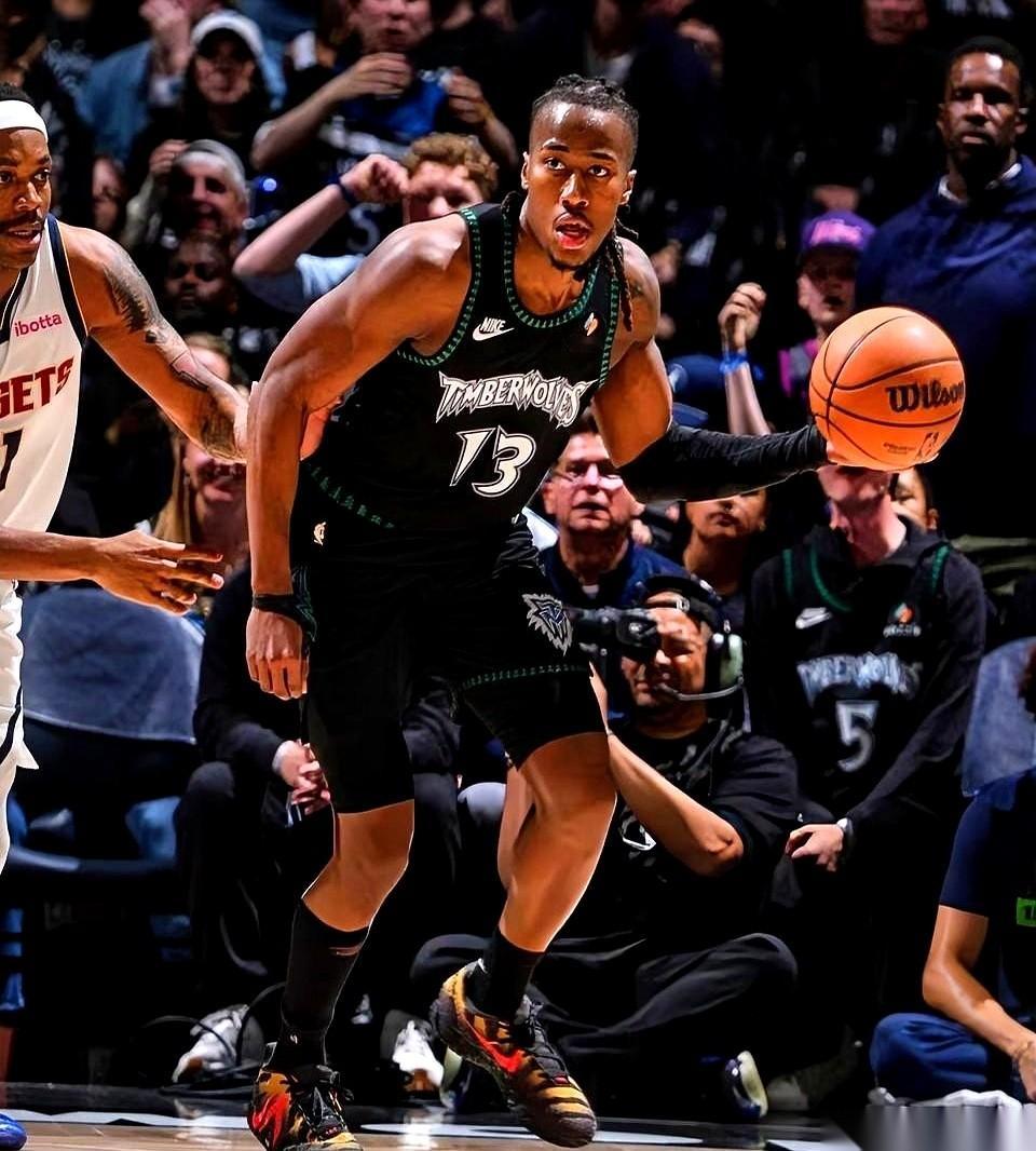 掘金1-3落后森林狼的这个夜晚，成为了约基奇职业生涯极其罕见的破防现场...