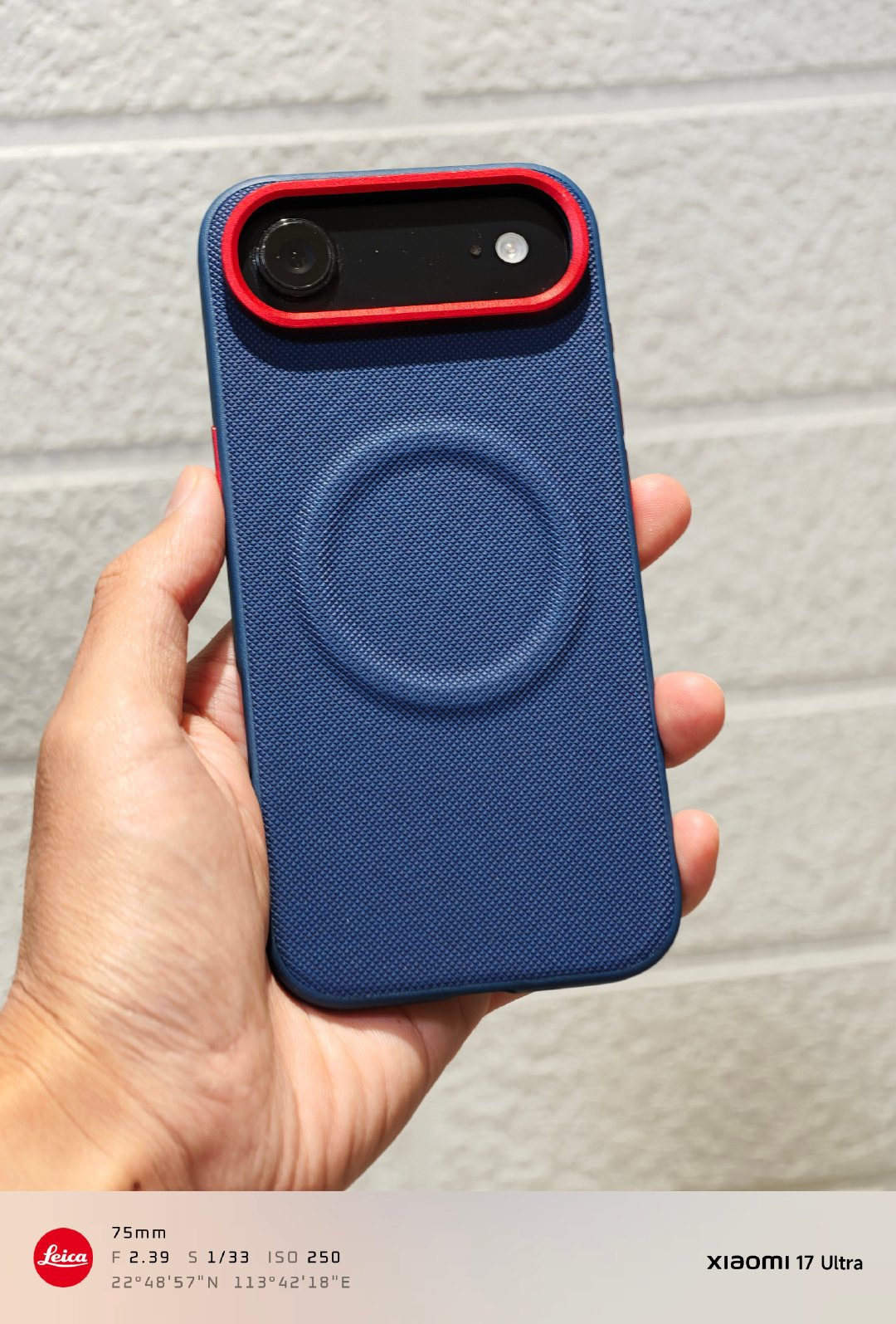 给iPhone Air买了个新手机壳～
据说iPhone18 Pro系列和iPhone17 Pro系列手机壳通用！！！
所以明年的iPhone Air2多了超广角，还能用这个手机壳吗[doge] ​