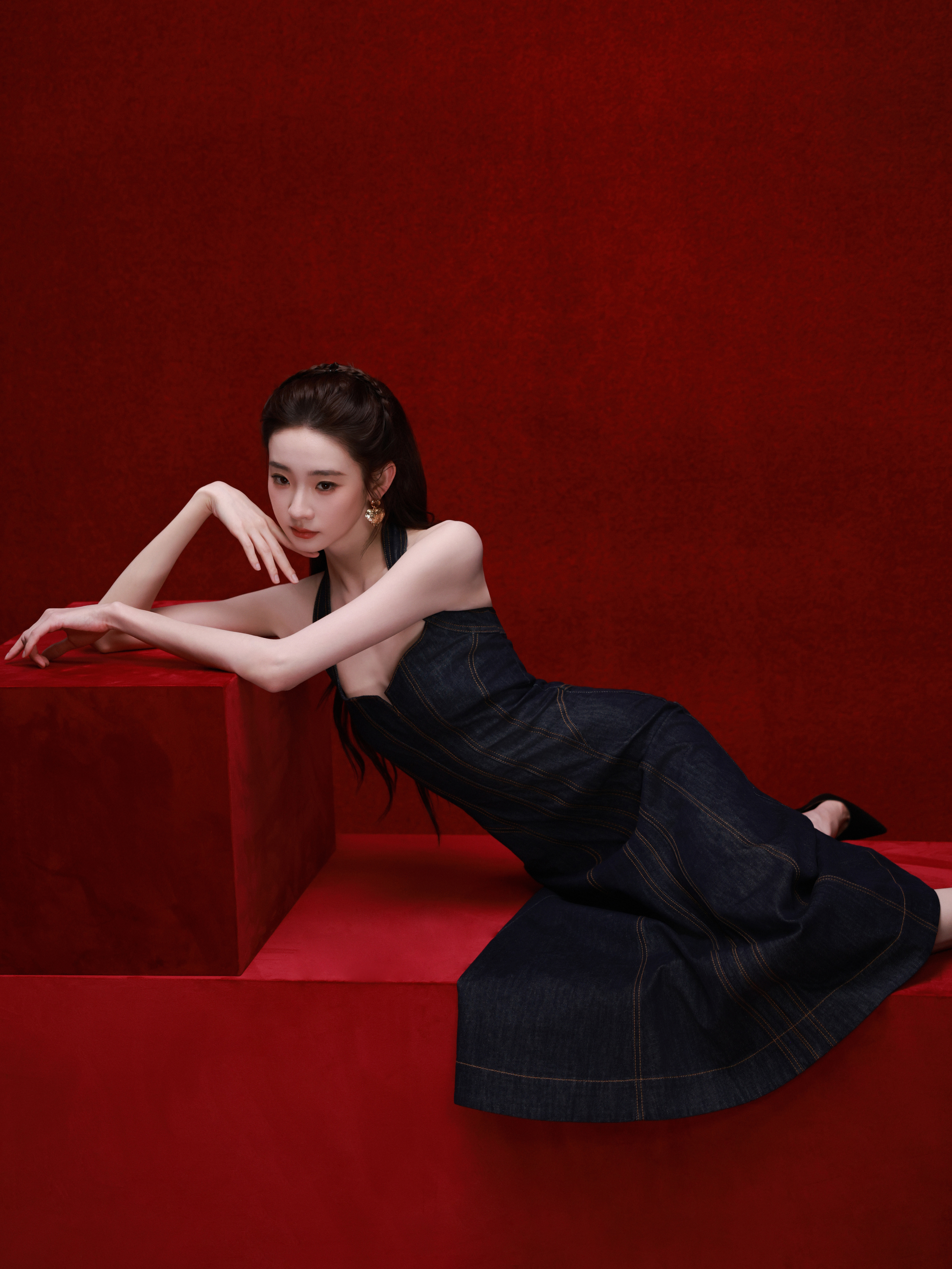 #张艺凡玩不了足球因为有甲沟炎##张艺凡[超话]# 
在复制粘贴的时代，你是手写的诗[鲜花] ​​​