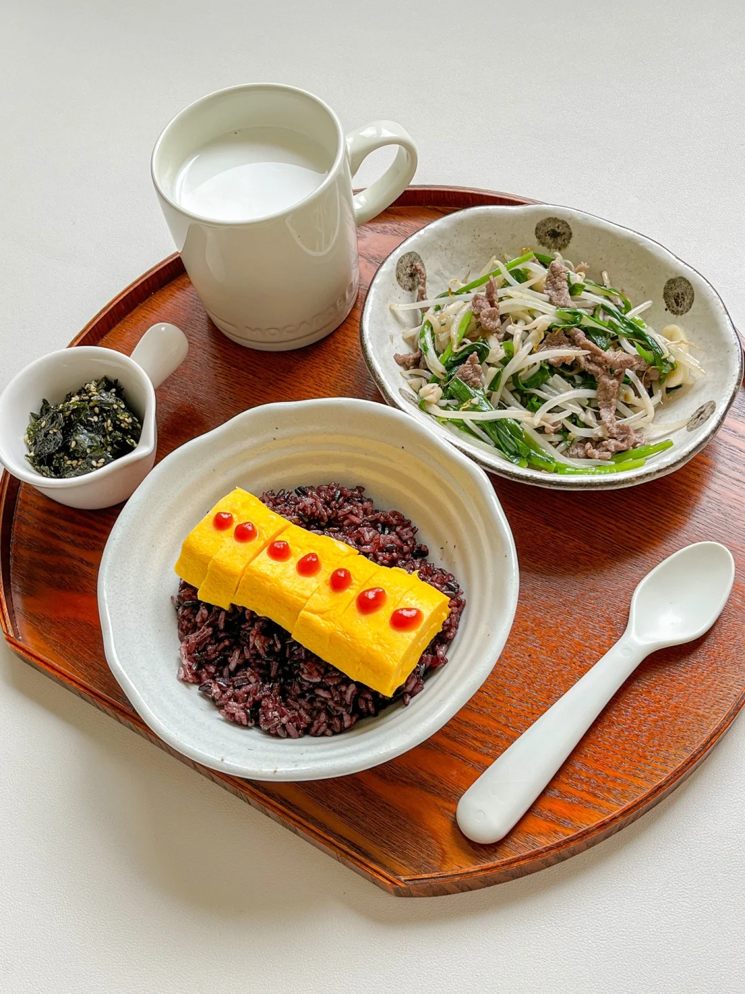 “如果你减脂卡到平台期了，那就改变低碳饮食，试一试高蛋白和高膳食纤维的食物吧！”