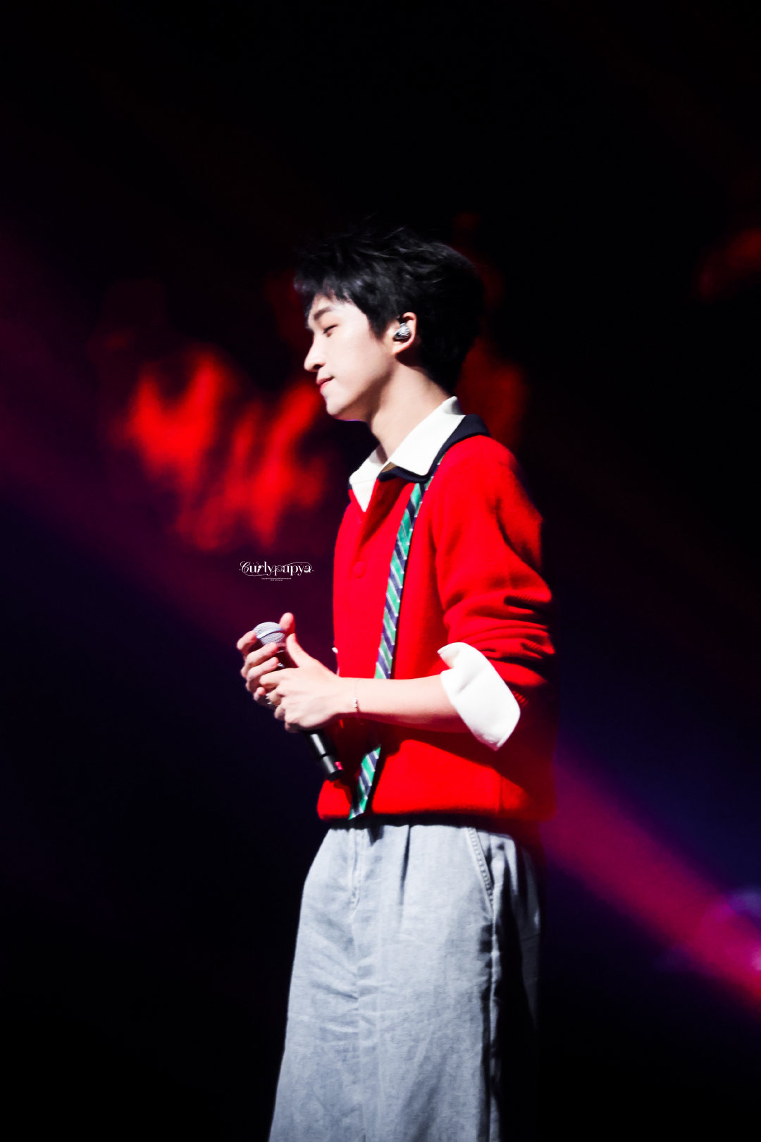 #黄子弘凡[超话]#  
永远像玫瑰一样绽放❤️

𝟐𝟔𝟎𝟖𝟐𝟐｜北京《数到三》畅聊会
.#黄子弘凡# 
.#黄子弘凡数到三# ​