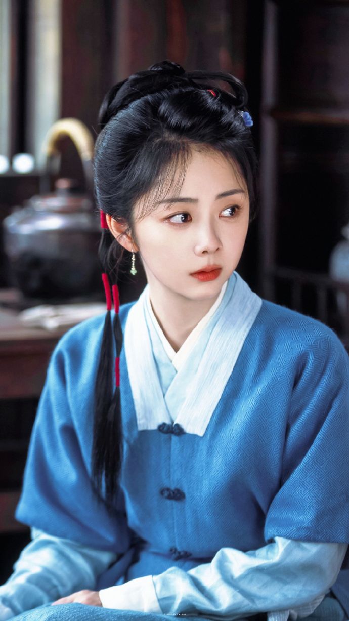 可塑性直接拉满✨！
谭松韵古装仪态太出彩，少女与耄耋老人造型无缝切换。
扮相各具韵味，满心期待《兰香如故》上线！