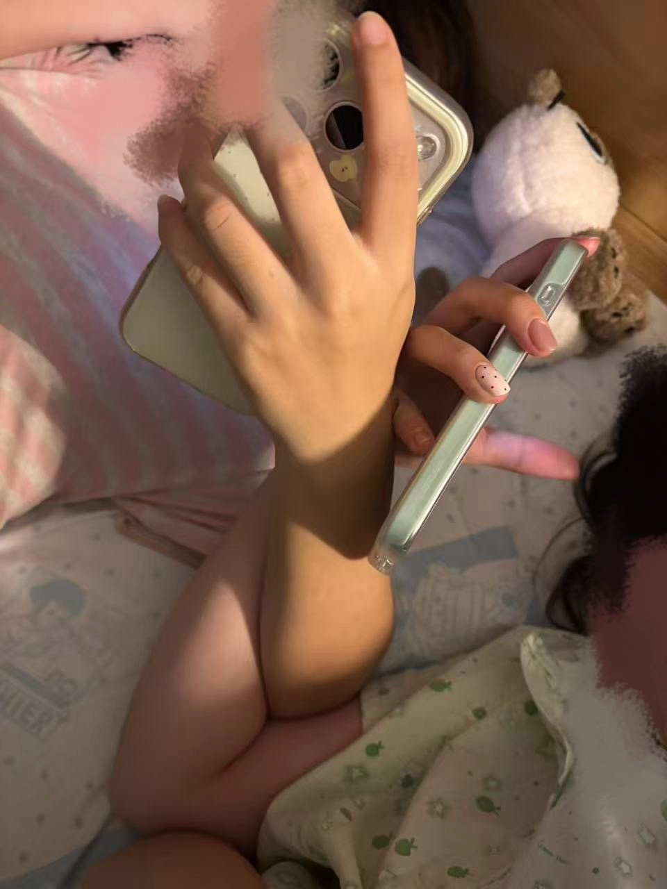 交杯坤。。。
一拜安卓二拜苹果坤坤对拜 ​