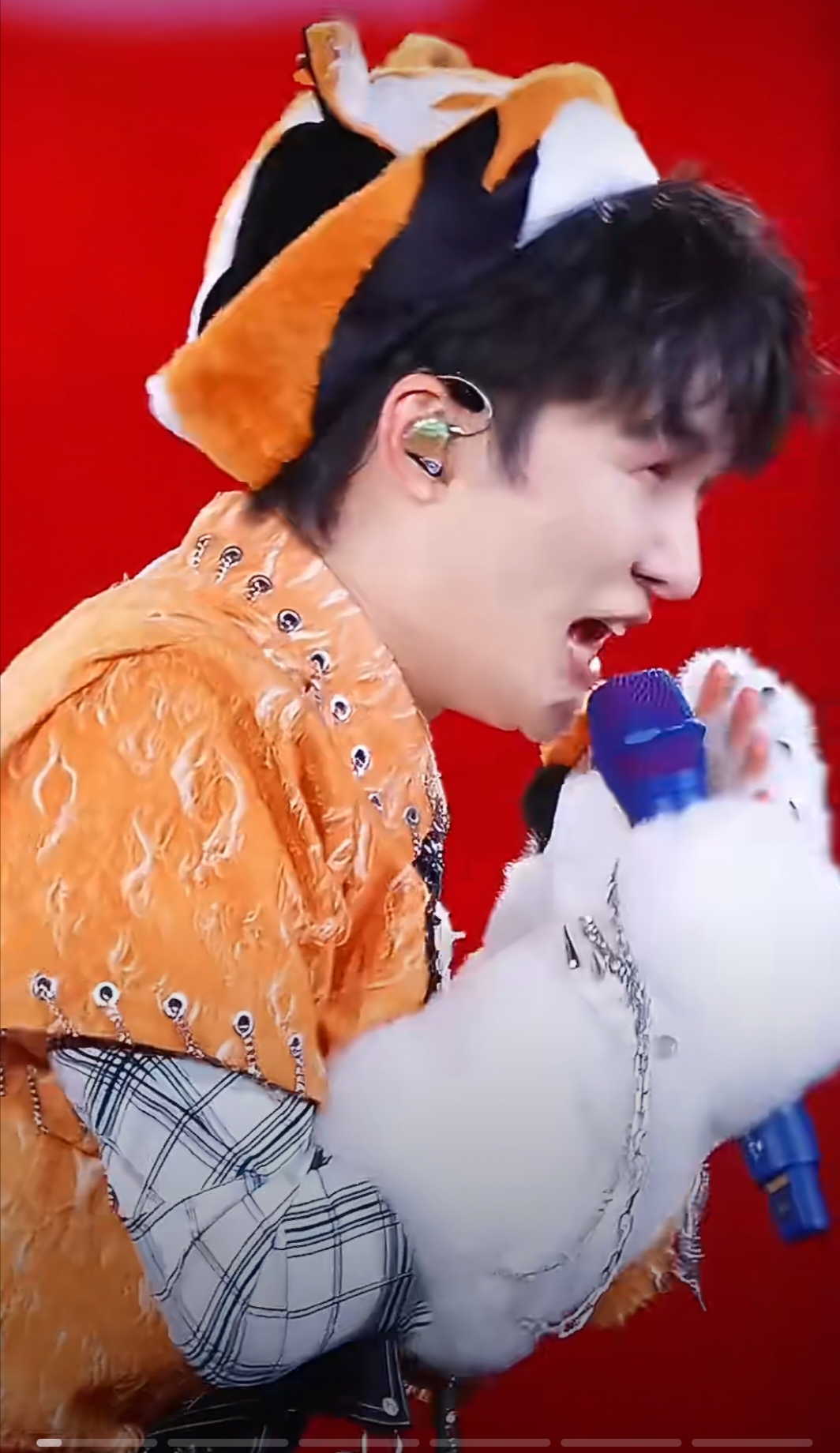 时隔近一年！郭艾伦再向周深道歉，综艺游戏何必较真？    娱乐圈的综艺...