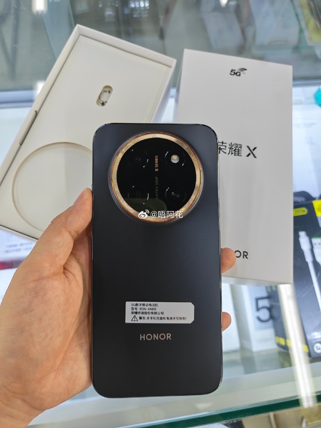 #荣耀机器人手机##荣耀RobotPhone##揉脖Phone# ​