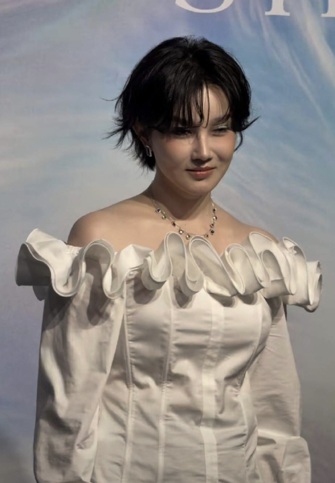 陈小纭生图变化引讨论，十次整骨往事再被提起