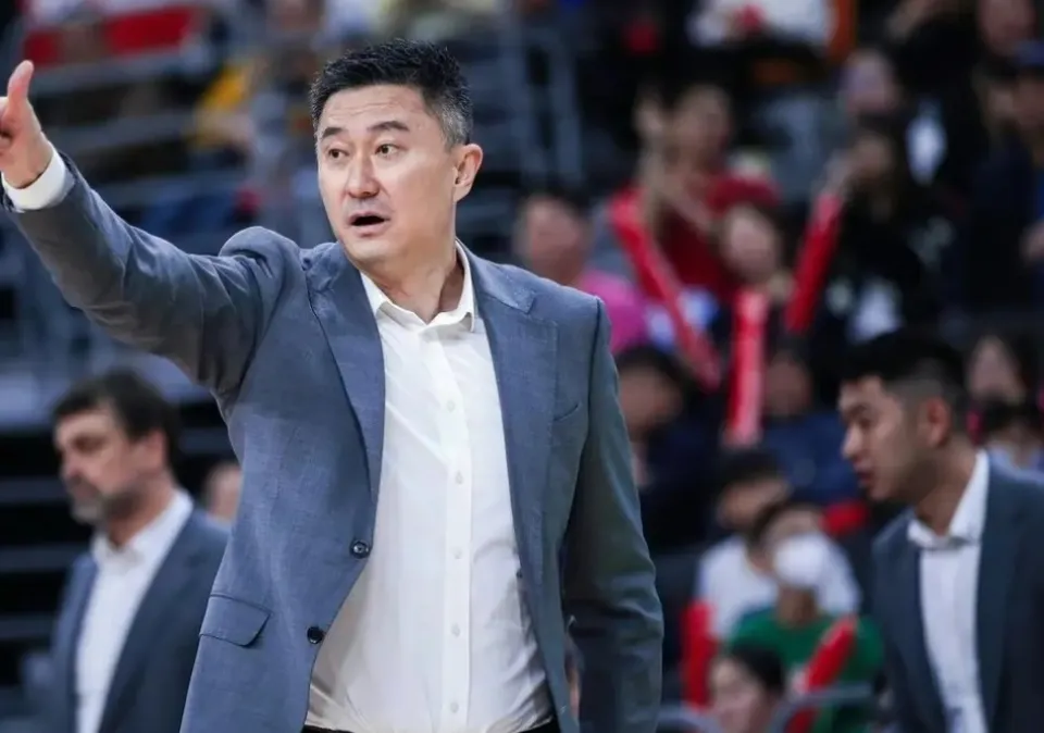 昨晚CBA季后赛12进8比赛，广东宏远主场76比93大比分输给广州队...