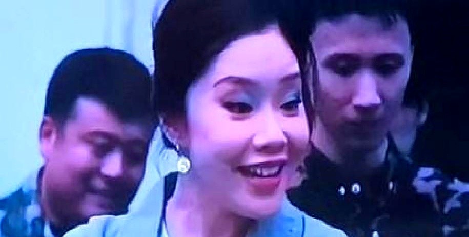 你是否注意到，家里的“长女”总像被默认为“免费保姆”或“牺牲品”？  ...