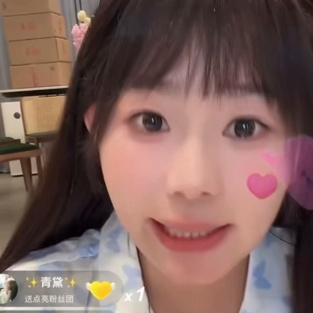 网上安静公主的一番发言直接吵上热搜，她吐槽王俊凯部分粉丝有些既要又要，这话一出立马掀起不小的争论。不少网友表示能理解她的说法，觉得有些粉丝对艺人的期待太过矛盾，一边希望偶像随性做自己，一边又对舞台、言行处处挑毛病。
 
但也有粉丝不认同这番说法，觉得不能以偏概全，不能把个别粉丝的行为套到整个粉丝群体