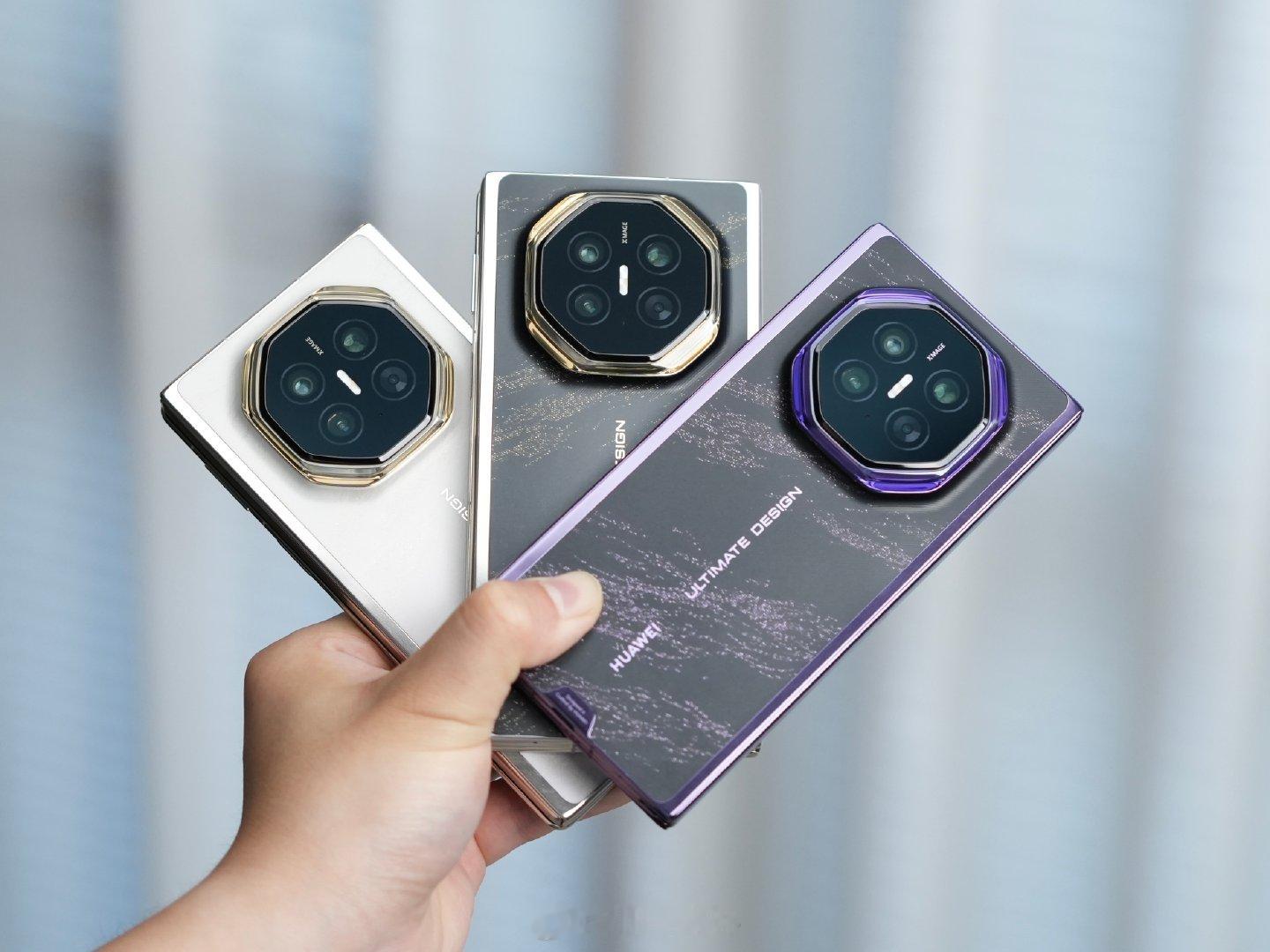 「小白」华为Mate XT2非凡大师上手体验：黑科技拉满？
展翼三折叠、灵盾防窥屏、全新的芯片，这次XT2的黑科技真的不少，多了一块外屏，变成了G字型，更加注重防护，并且还支持了在手机上测量ECG心电图。本期超详细开箱，看华为Mate XT2的体验到底有多尊~兄弟们，记得点赞，特别感谢~   ​