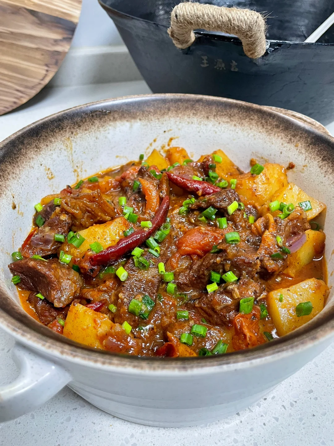 超香的铁锅炖牛腩，汤汁泡饭拌面绝绝子🤤