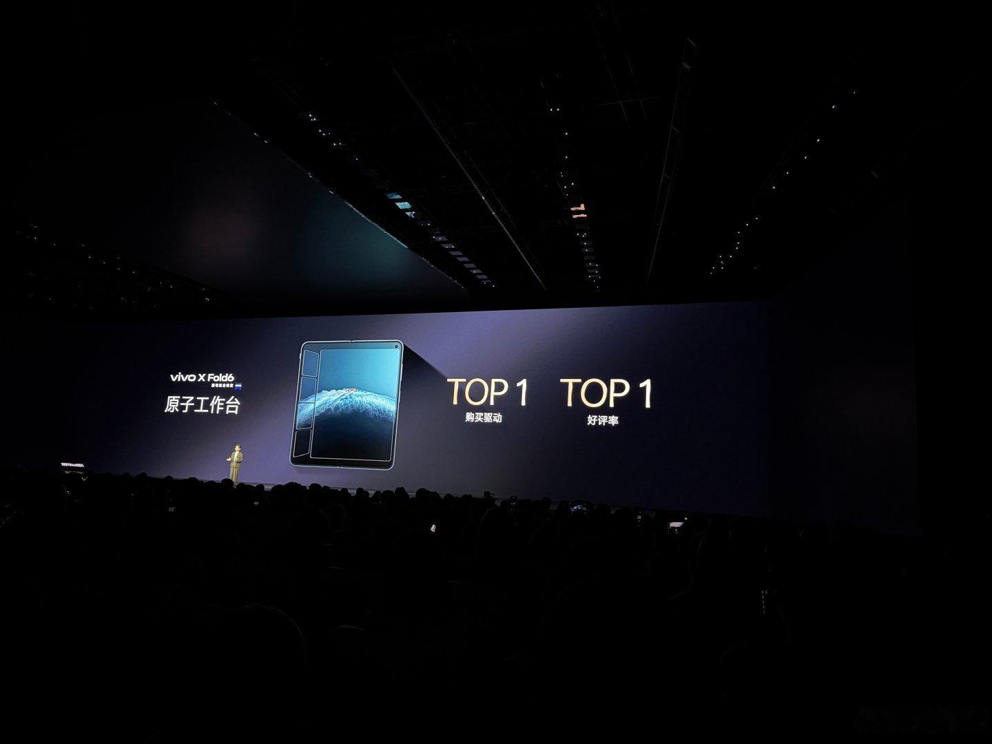#vivo发布会#  原子工作台直接适配vivo X500系列了，这之前是折叠屏手机独享的功能。

#灭霸500#  而且，这次OriginOS7还有更好玩的桔子果冻，很好玩呀。 ​