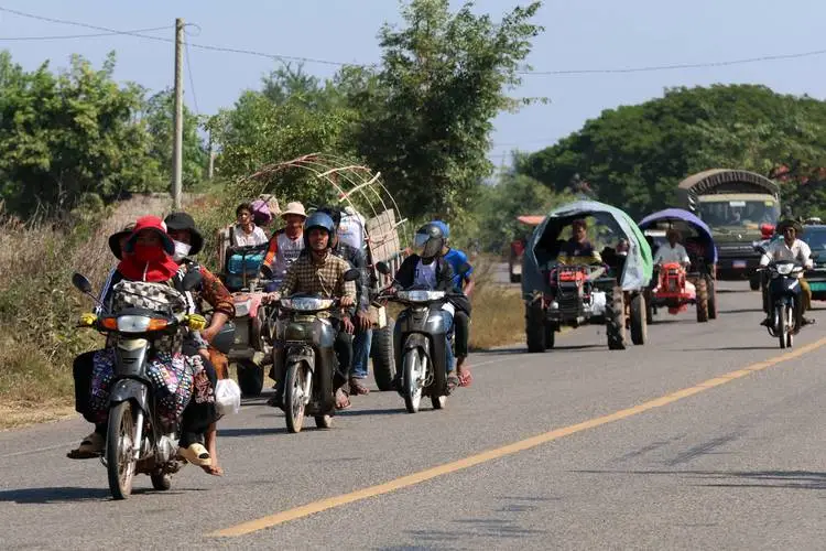 超 10 万柬边境居民连夜逃亡！F-16 战机轰