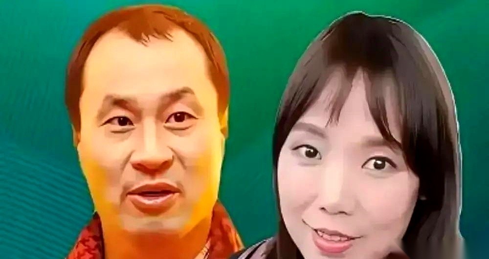 关于赵本山徒弟王小虎和张可的这件事，最反常的一幕，就发生在他们家客厅。
三十多个商家攥着坑位费排队，钱都快怼到脸上了。只要这两口子点头开个直播，到账的数额，比他们过去三年拍戏加起来都多。
但这能把人砸晕的合同堆在桌上，五十岁的王小虎来回翻了两遍，硬是把签字笔“啪”地一声扔回了抽屉。
为啥不签？因为他