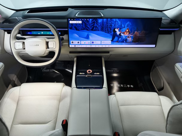 准新领克900 2.0T Ultra 6座银外白内颜值高