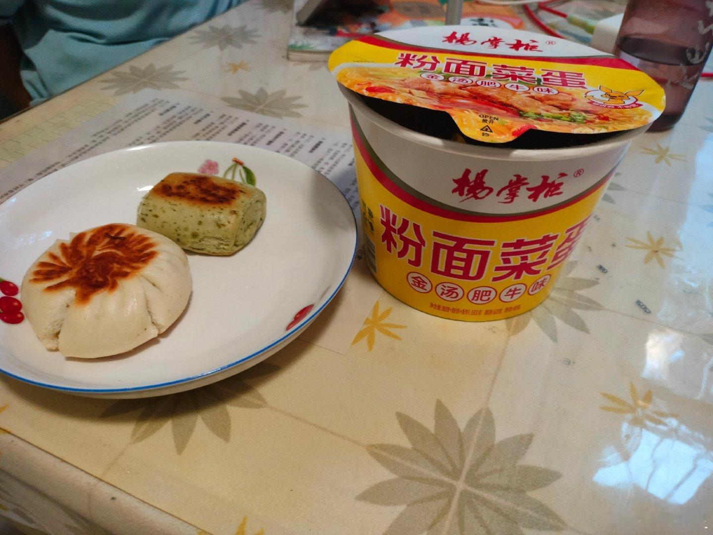 #苹果用户换华为#告别苹果，入手华为。快充信号直接拉满，闲暇泡一碗泡面，边刷新机边嗦面，沉浸式体验鸿蒙带来的全新快乐。 ​