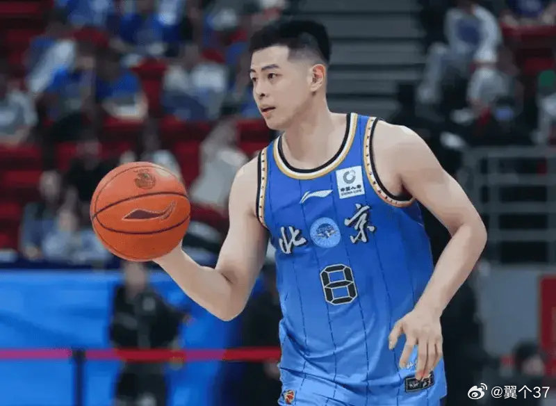 方硕新赛季前往nbl长沙勇胜效力  上赛季常规赛，方硕场均出战11.5...