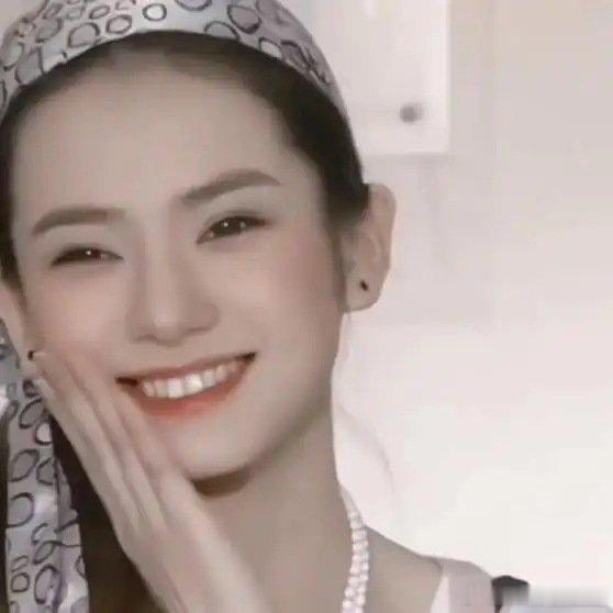 《难怪小说里霸总一眼就能认出自己和心爱女人生的孩子！#盛世美颜##萌娃##戚薇#》播放量：9.3万
点赞量：1510 ​
