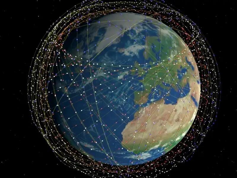星链为何进不了中国？
 
星链无法在国内合法运营，核心是电信准入、数据安全、频谱主权三重硬性门槛，不是单纯商业排斥。
我国电信服务实行许可制，境外卫星通信想要落地，必须拿到工信部牌照、在国内设立关口站，所有跨境流量走国家批准的国际通信出入口，数据可监管、可溯源。星链的架构是信号直连境外卫星，数据直接