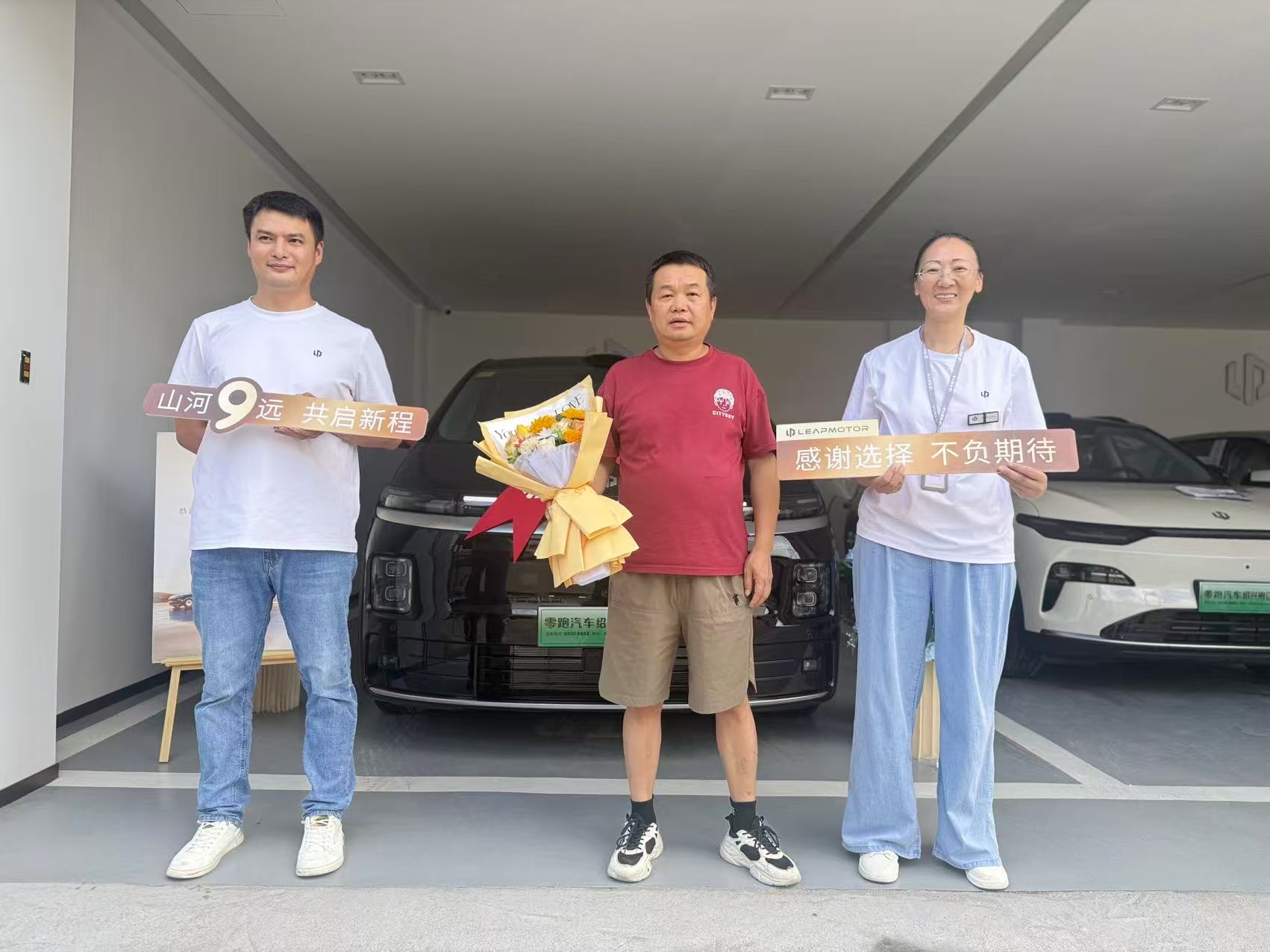 今天成功提车零跑D99，购车目的就是陪伴家人短途长途出游，家里成员多，一台大空间车型必不可少。同价位竞品很难超越它，外观大气，座椅可灵活调节，试驾体验绝佳，工作人员全程服务细致暖心。