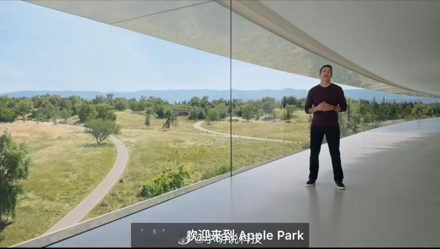 #苹果发布会#开始了，库克退场，新Ceo特努斯接棒，iPhone 18Pro系列共四个颜色，黑色、银色、冰川蓝、勃艮第酒红，大家喜欢哪个颜色？
#苹果发布会有何亮点##iPhone18上手评测# ​